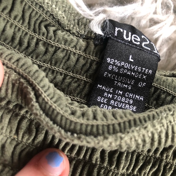 RUE 21 TOP💚 - Picture 2 of 2